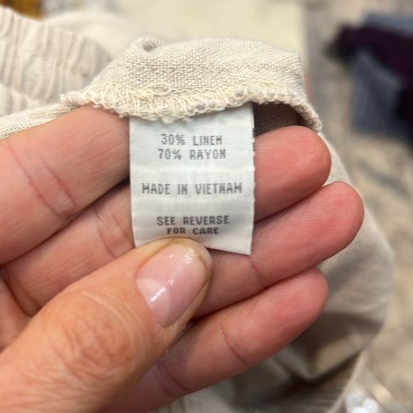 Cali 1850 Tan Cargo Shorts with Elastic Waistband and Drawstring size medium. - Picture 8 of 8